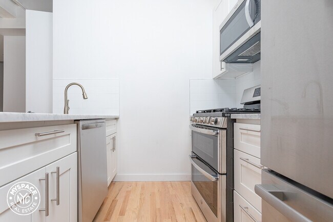 Building Photo - 81 Clifton Pl