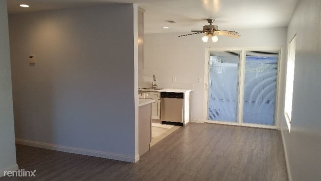 Building Photo - 3 br, 2 bath Townhome - 9290 Delano Dr