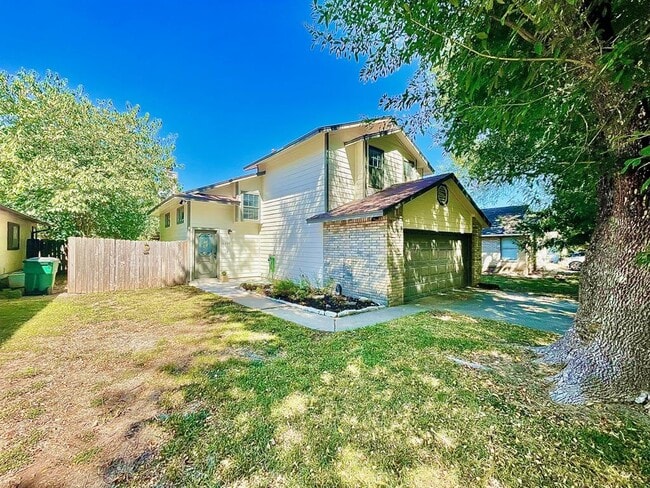 Building Photo - 16200 Parkway Dr