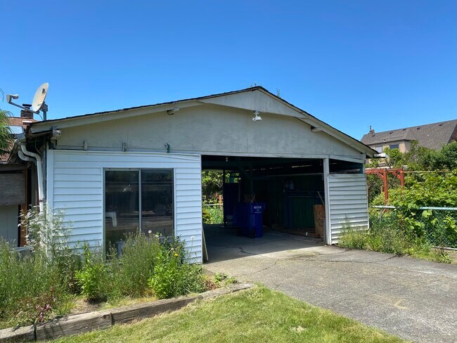 Carport in back - 4916 24th Plz S