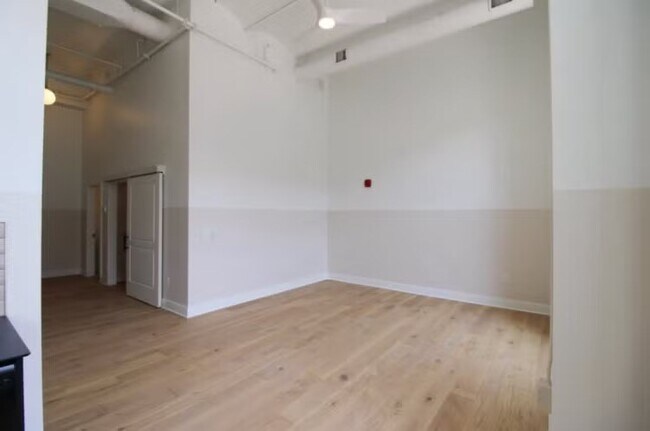 Foto del edificio - 30 W Broad St