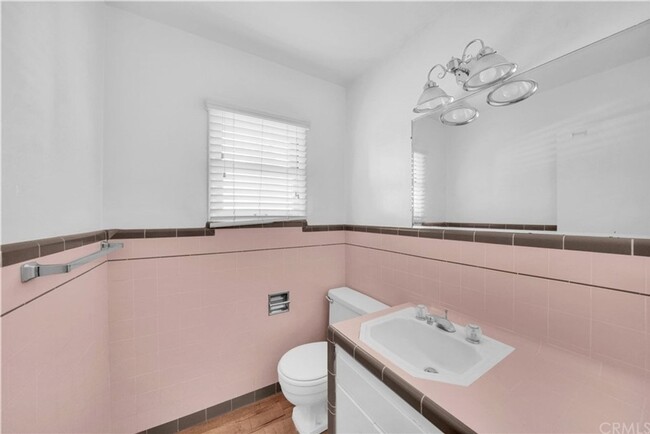 Foto del edificio - Charming 2BR House in Anaheim