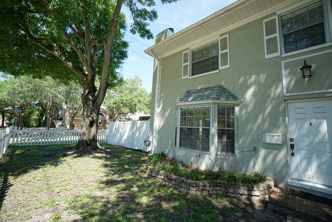 Building Photo - South Tampa Townhome