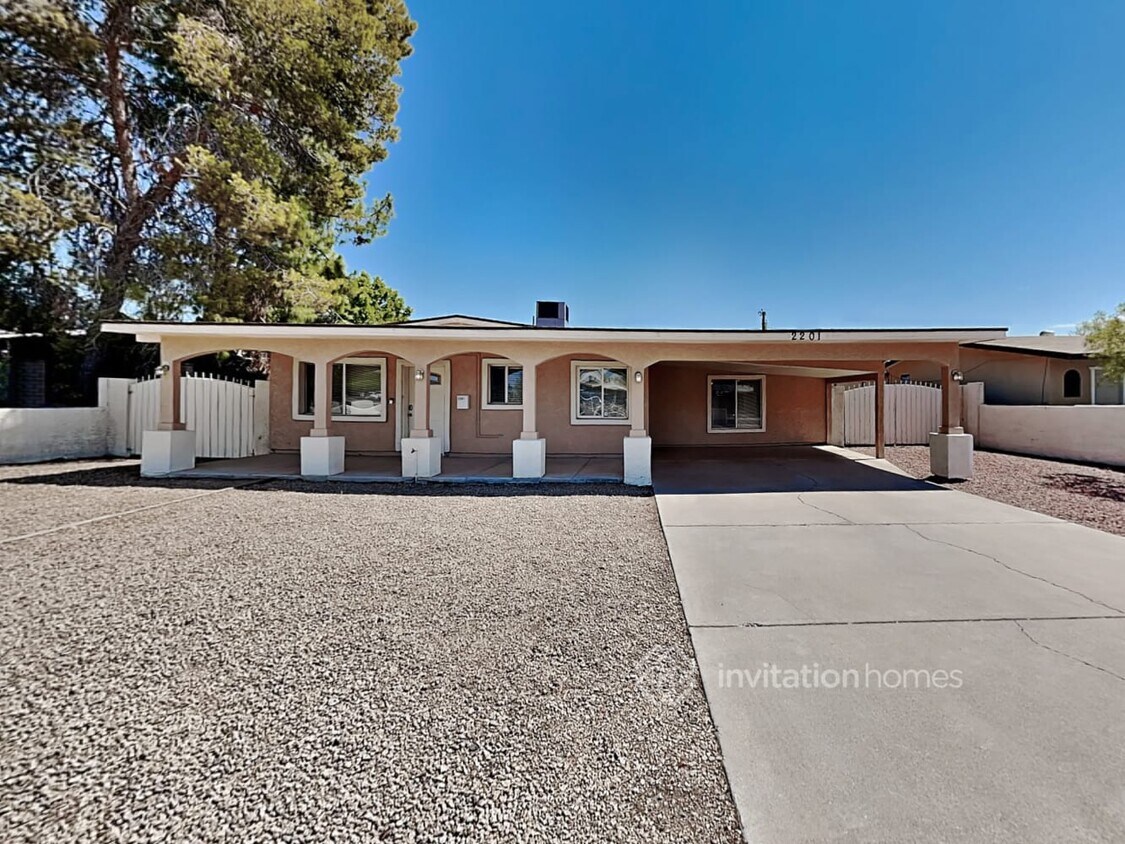 Primary Photo - 2201 W Cortez St