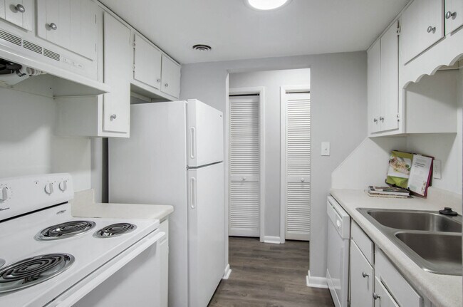 Foto del edificio - Gates at Summerville Apartments