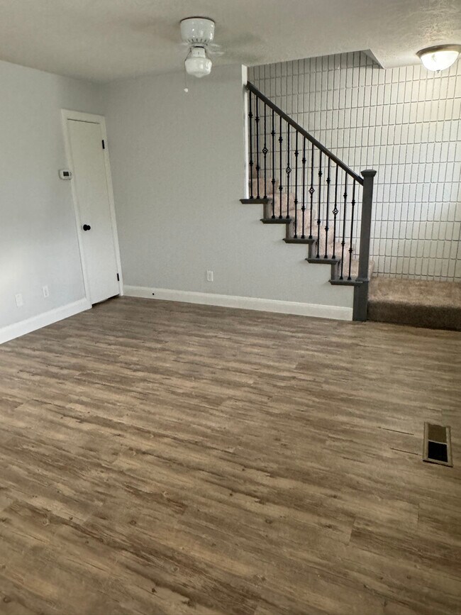Building Photo - 781 781 N Vly Vw Dr