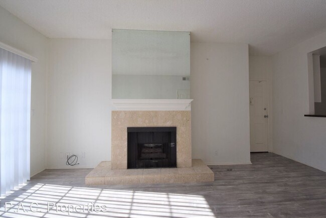 Building Photo - 2 br, 2 bath Apartment - 11594 Moorpark St...