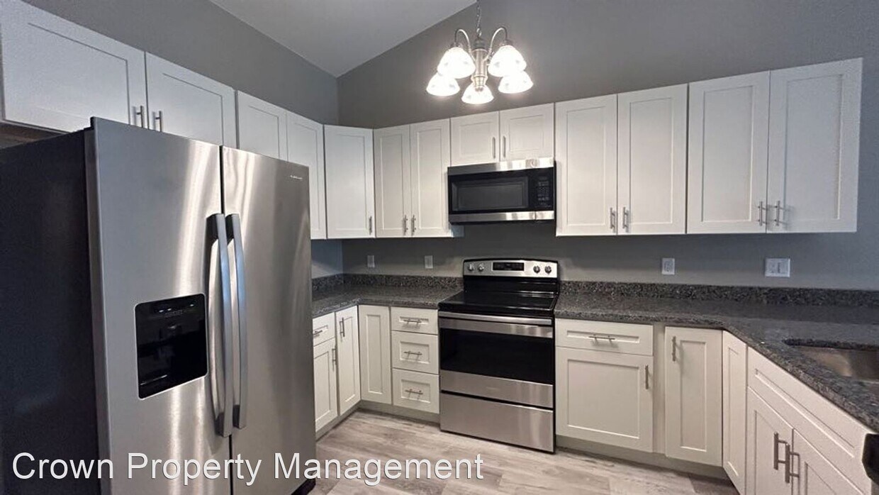 Primary Photo - 4 br, 4 bath House - 1067 N 170th Ave