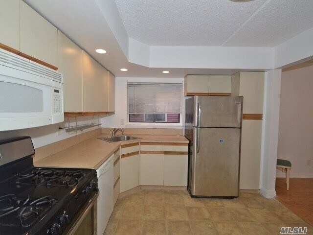 Foto del edificio - 71-30 162nd St