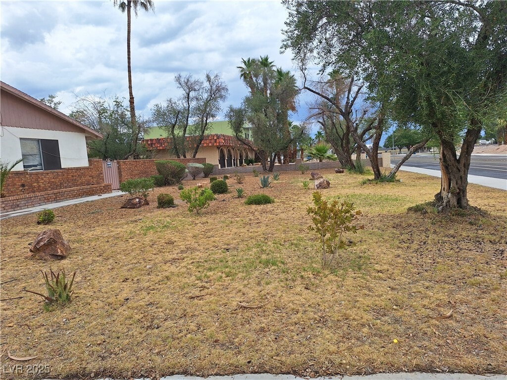 Building Photo - 1425 Vista Dr