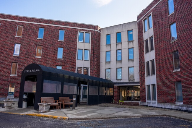 Building Photo - Luxe Residences of Aurora