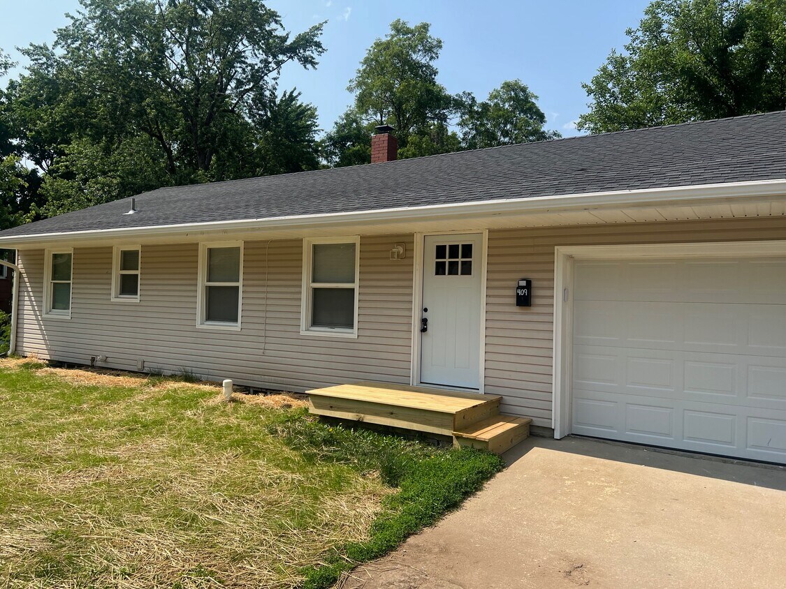 Primary Photo - 409 Anderson St