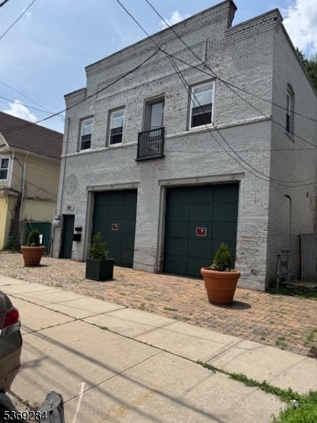 Building Photo - 730 W 4th St