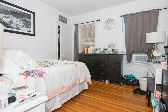 Building Photo - Electricity Included, Central AC, 1300s.f,...