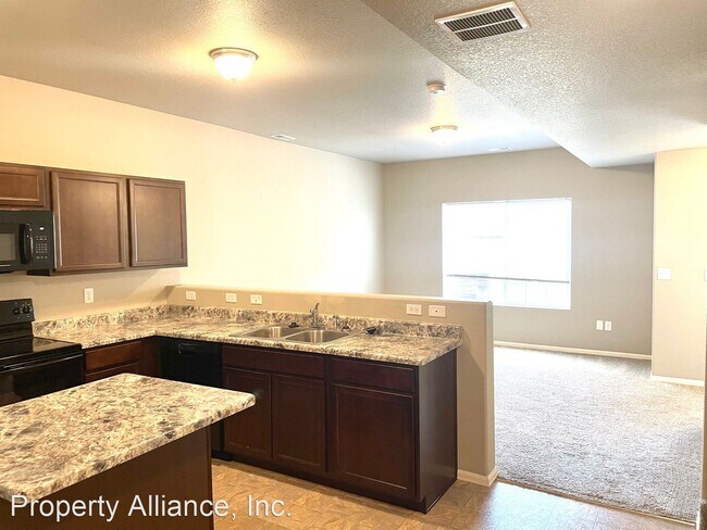 Building Photo - 3 br, 3 bath House - 7531 Red Fir Point