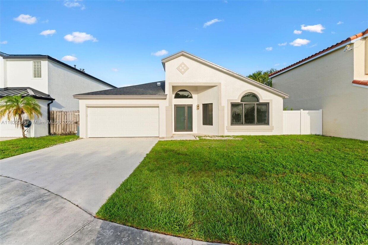 Foto principal - 9940 SW 155th Ave