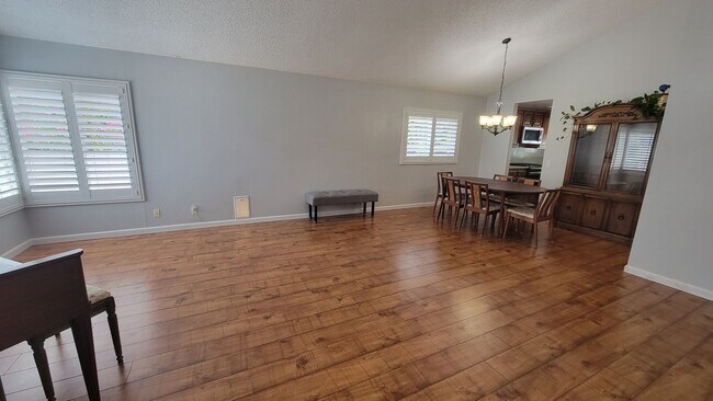 Foto del edificio - 4 bedrooms and 2.5 bathrooms House in Ranc...