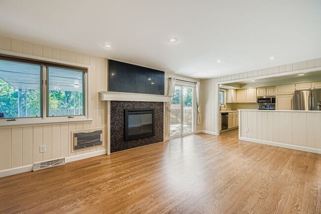 Photo - LOCATION LOCATION! 4-bed 3-bath home locat...