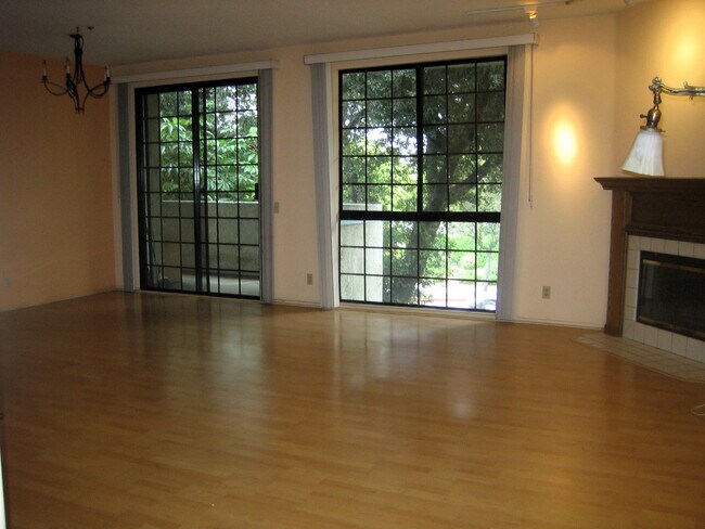 Foto del edificio - 245 S Holliston Ave