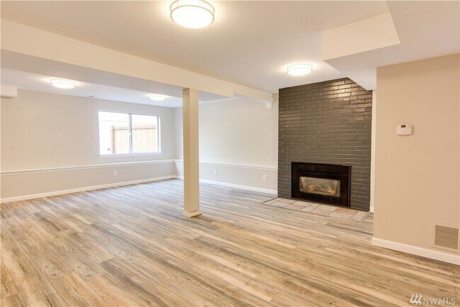 Chimenea de gas - 4300 S 140th St