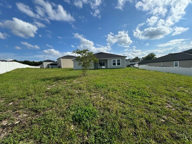 Foto del edificio - Single Family Home w/ a 3-Car Garage in Or...