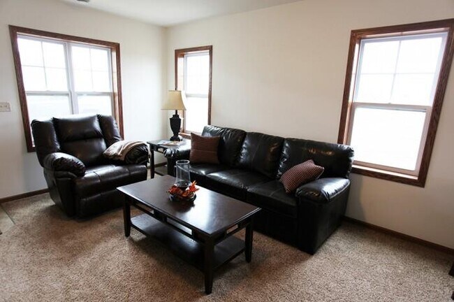 Foto del edificio - Tioga Townhomes