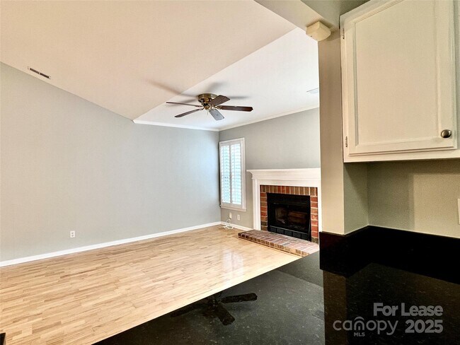 Foto del edificio - 3324 Selwyn Farms Ln