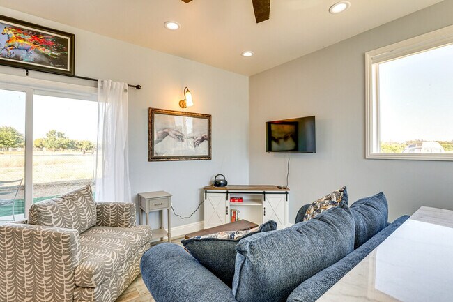 Building Photo - 6600 Thousand Oaks Dr