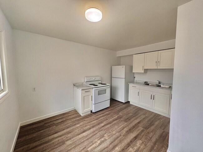 Photo du bâtiment - 766 Indian Rd N