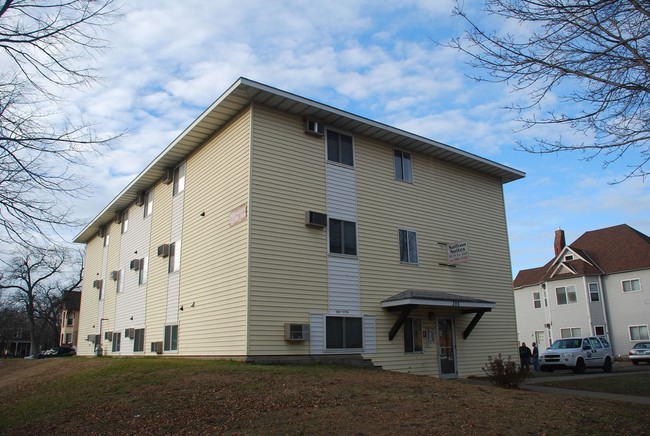 Building Photo - 395 5th Ave S