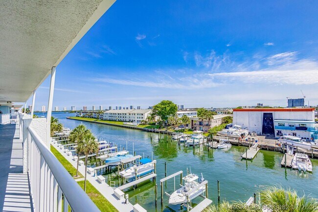 Foto del edificio - 108 Paradise Harbour Blvd