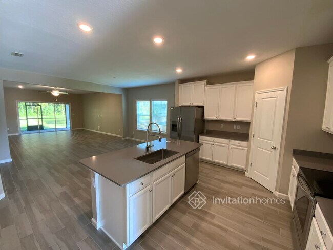 Building Photo - 6382 Starlight Dr