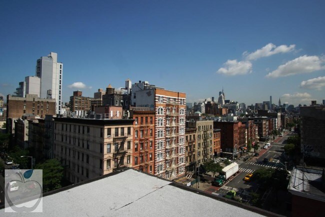 Building Photo - 40 E 3rd St