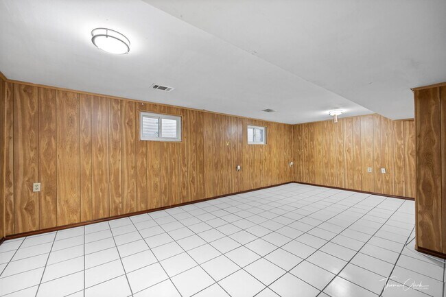 Foto del edificio - 9275 N Woodland Dr