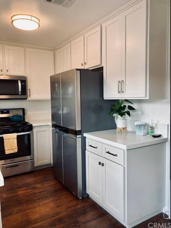 Building Photo - 824 N Pasadena Ave