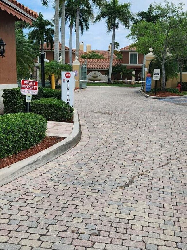 Foto del edificio - 11730 St Andrews Place