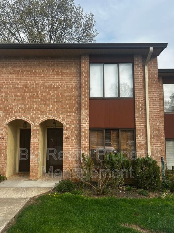 Foto del edificio - 704 Stonybrook Dr