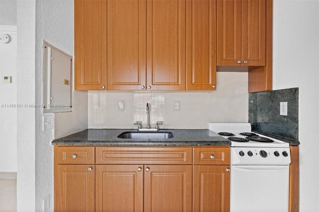 Building Photo - 1174 W 69th Pl