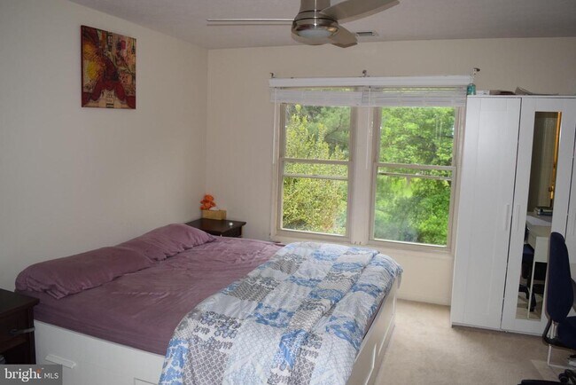 Foto del edificio - 7917 Brightwind Ct