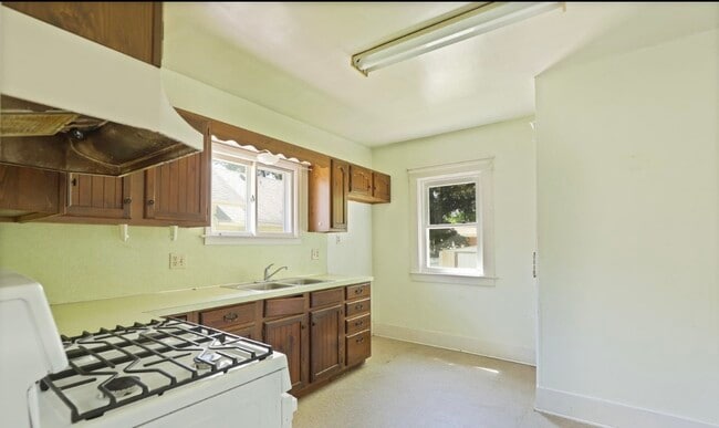 Building Photo - 2207 W Genesee Ave