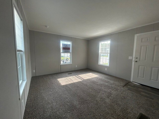 Foto del edificio - 39500 Warren Rd