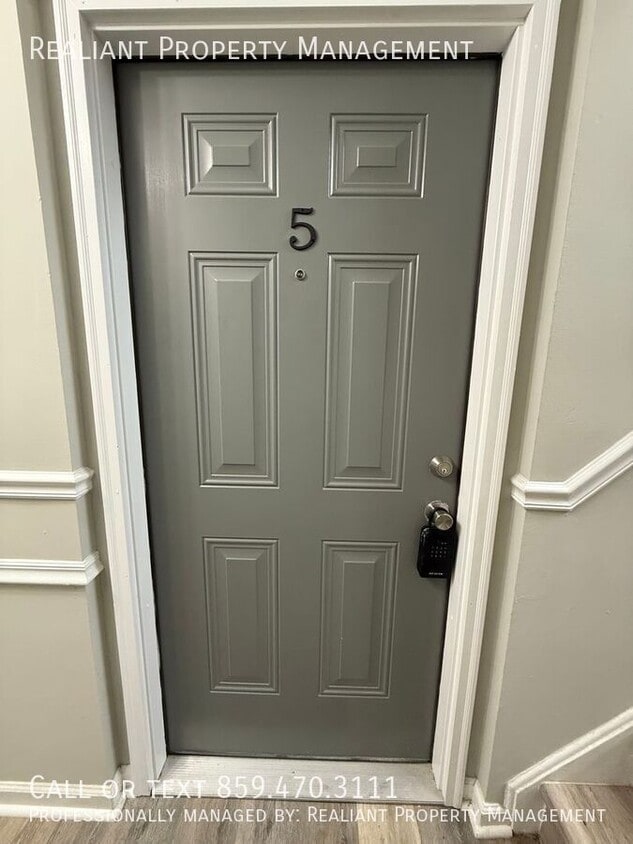 Foto principal - 209 Lakeshore-