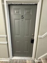 Building Photo - 209 Lakeshore Dr