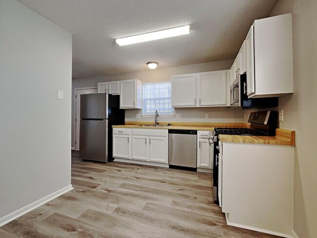 Foto del edificio - 4203 Woodland Ave