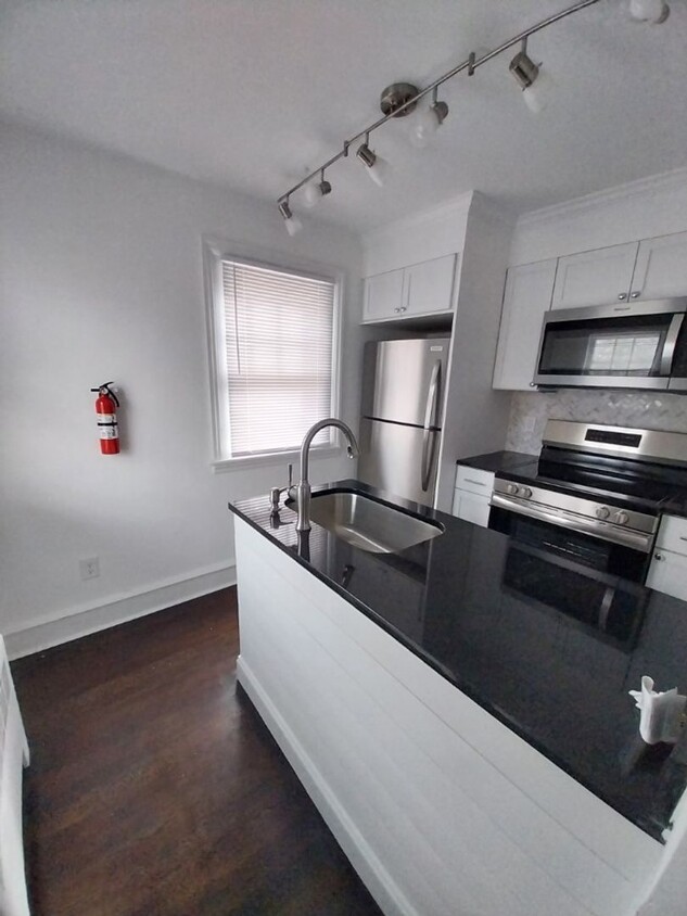 Primary Photo - Nicely Updated 3 Bed/1 Bath House in Colma...