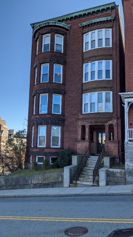 Primary Photo - 3 State St