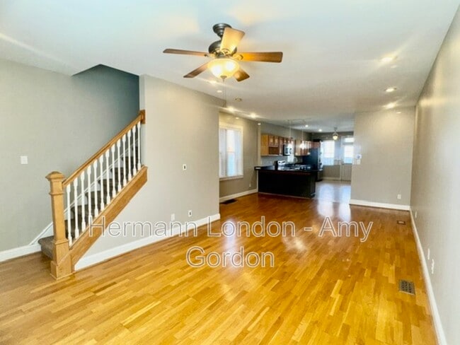 Building Photo - 2145 Victor St