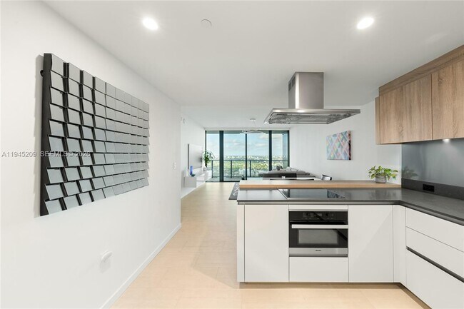 Building Photo - 1000 Brickell Plaza