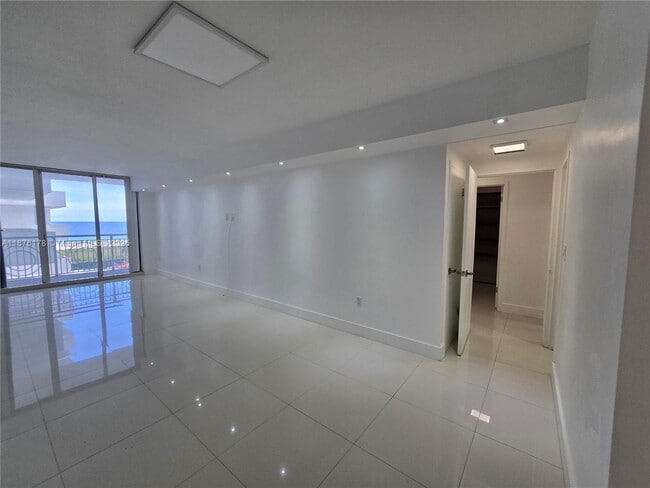 Building Photo - 5825 Collins Ave