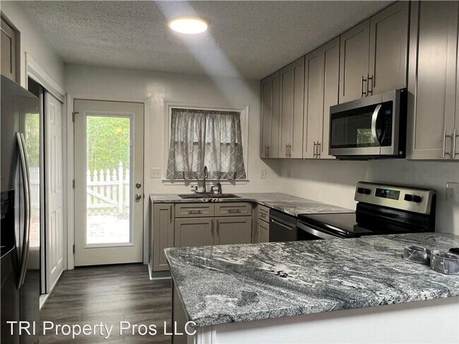 Building Photo - 3 br, 2 bath House - 2703 North Centennial...